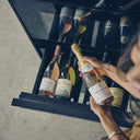 Szklana czarna szuflada lodówki